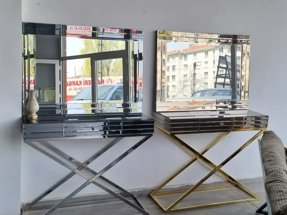 Aynalı makyaj masası